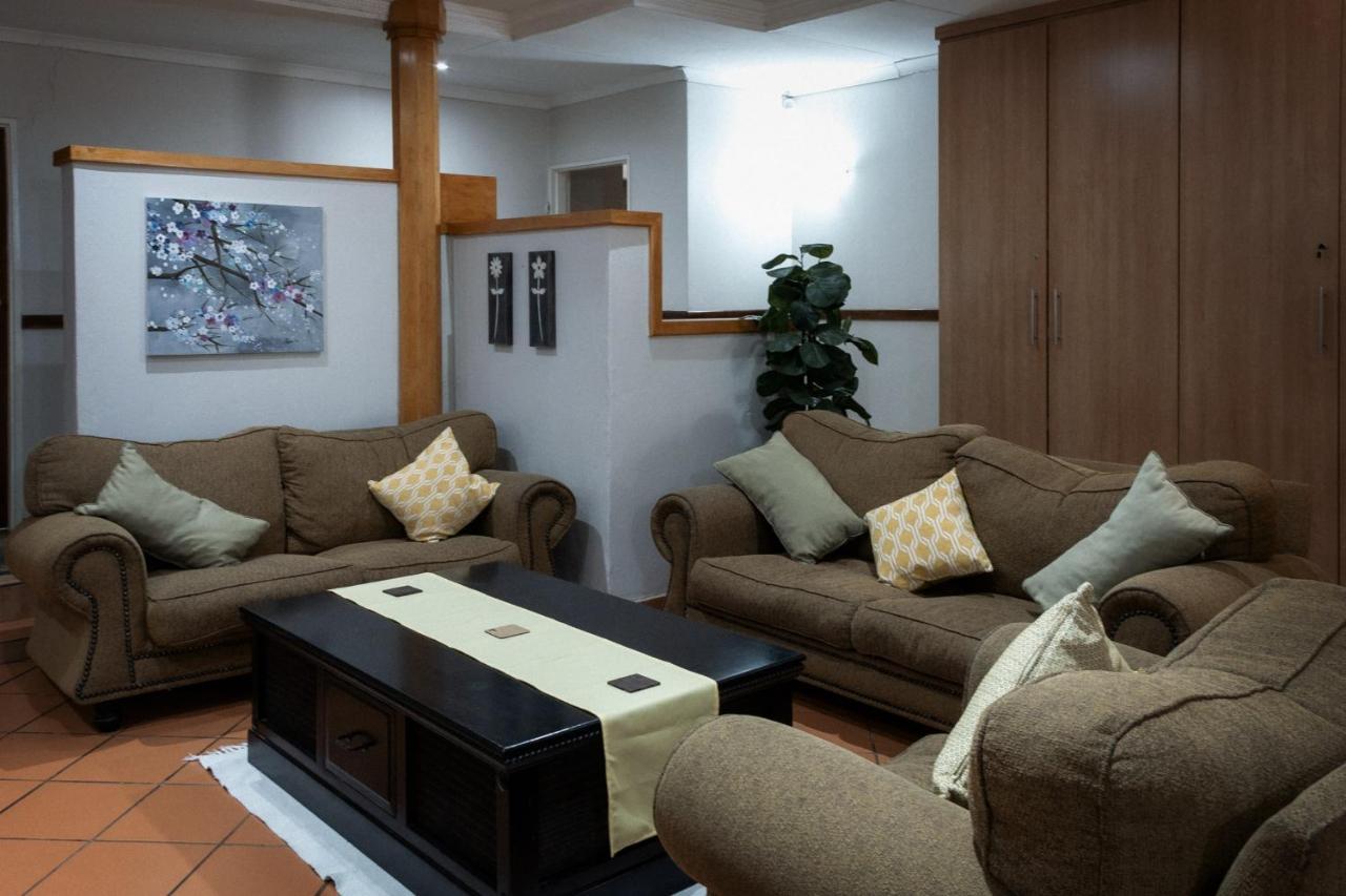 Park Living Guesthouse Блумфонтейн Экстерьер фото