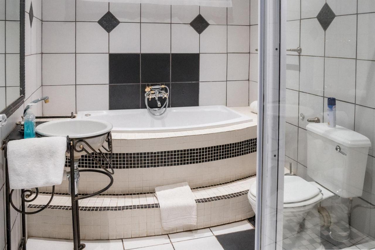 Park Living Guesthouse Блумфонтейн Экстерьер фото